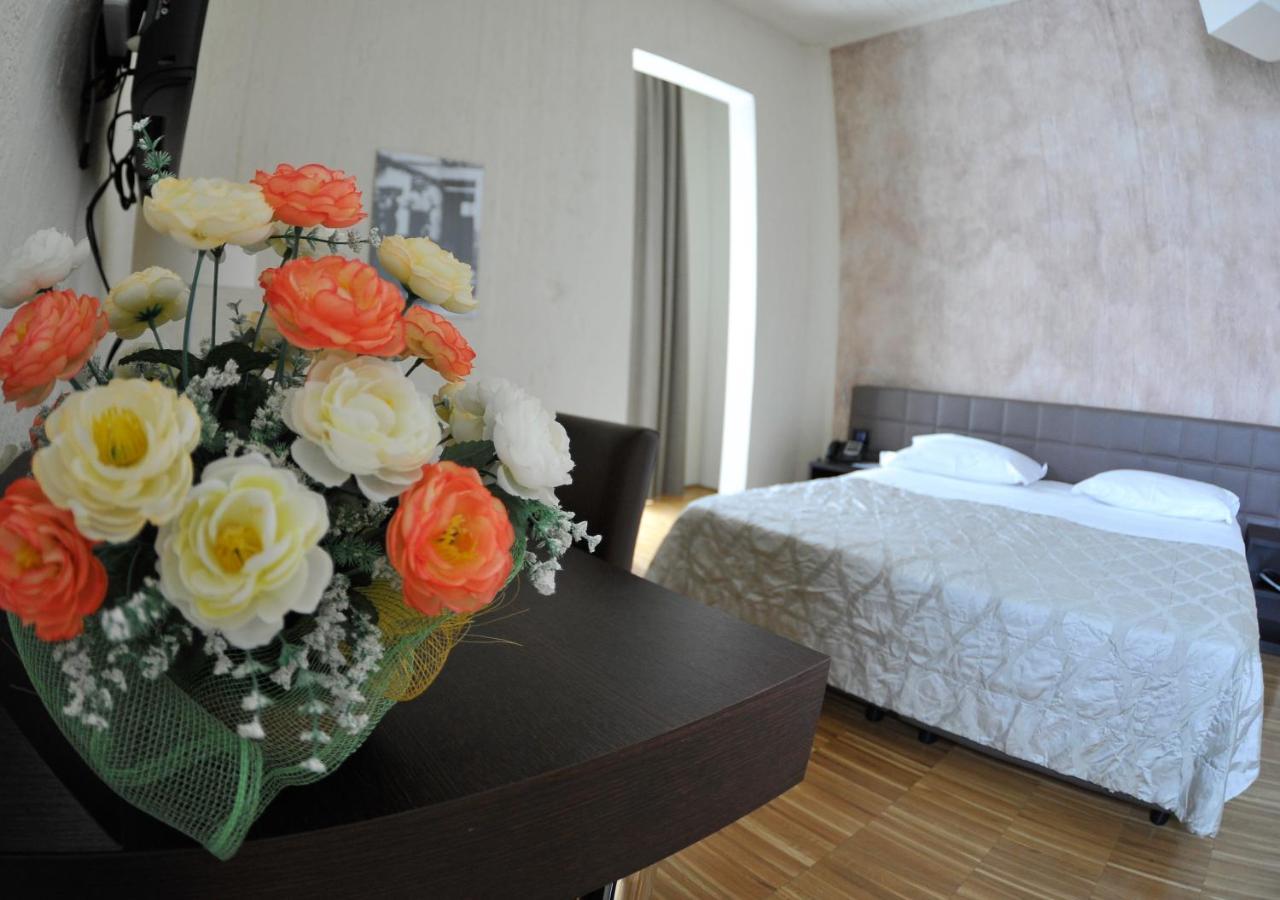 Ekk Hotel Citta Sant'Angelo Exteriör bild